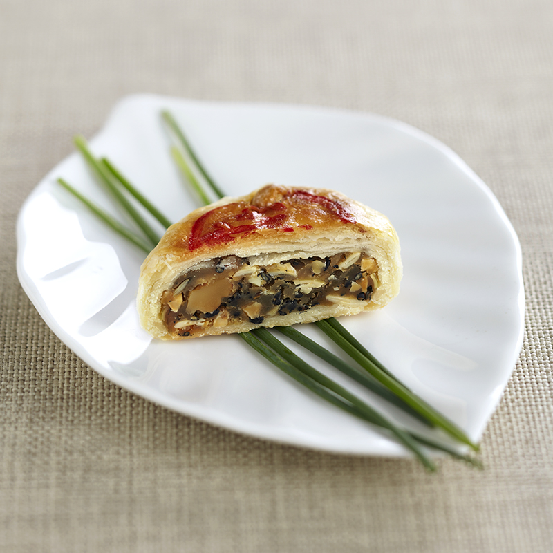 Assorted Nuts Lotus Tau Sar Piah <br/> 果仁莲蓉